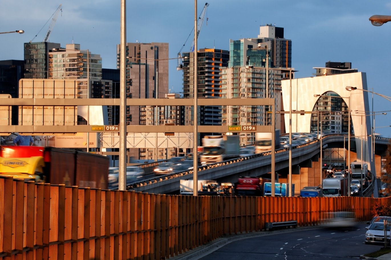 Sandridge traffic looking at city